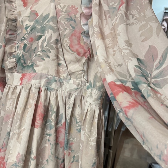 Floral Long-Sleeve Maxi Dress in Blush Pink - Elegant Women's Dress - Picture 2 of 5